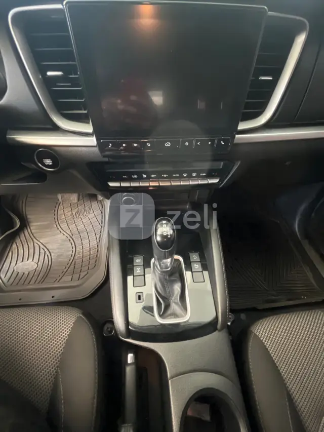 Mazda BT-50 2024 — photo 13