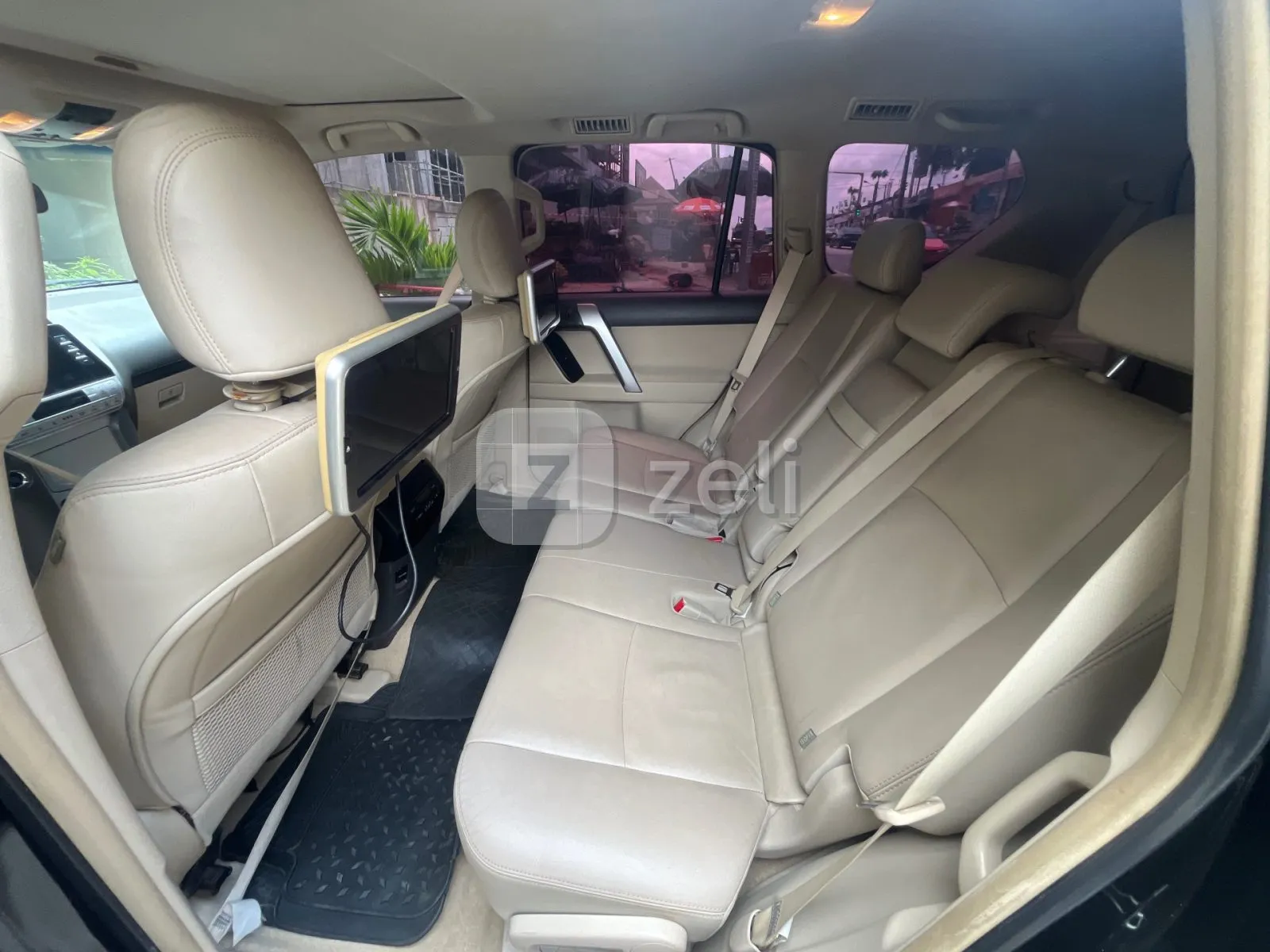 Toyota Land Cruiser Prado 2024 — photo 8