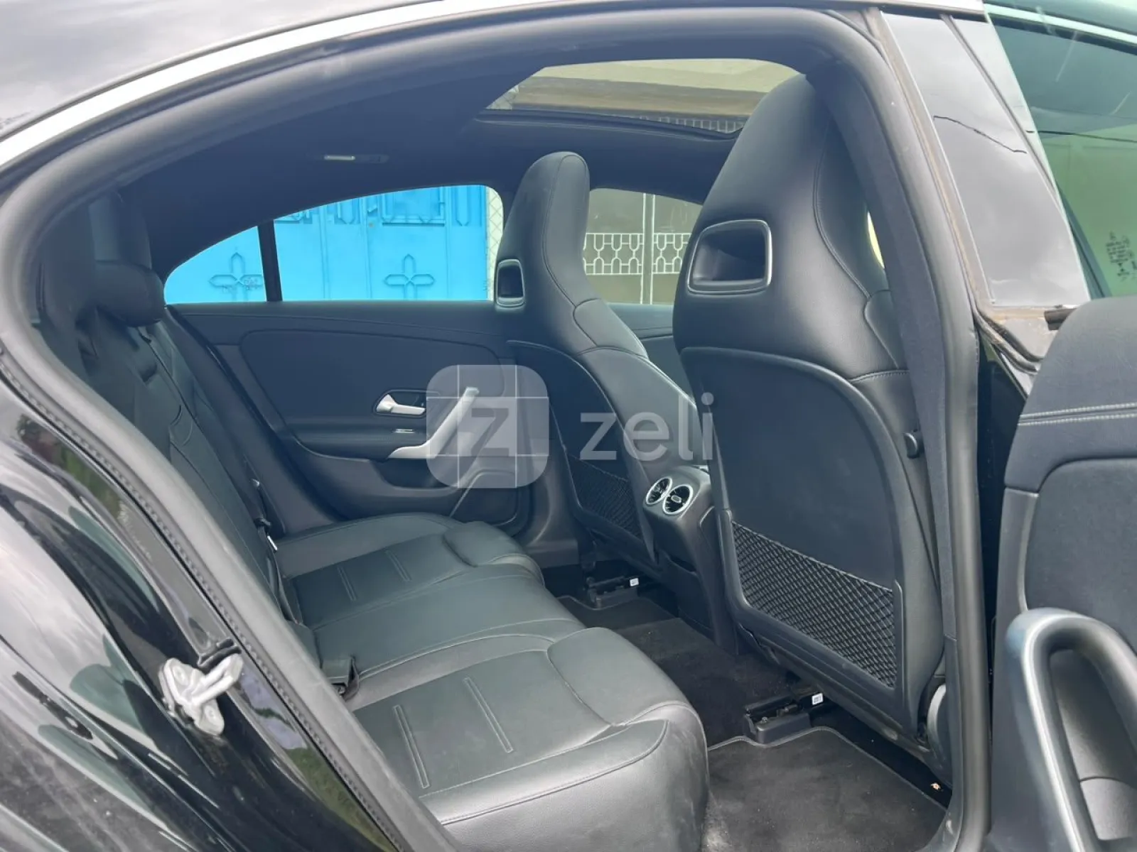 Mercedes C250 2020 — photo 10