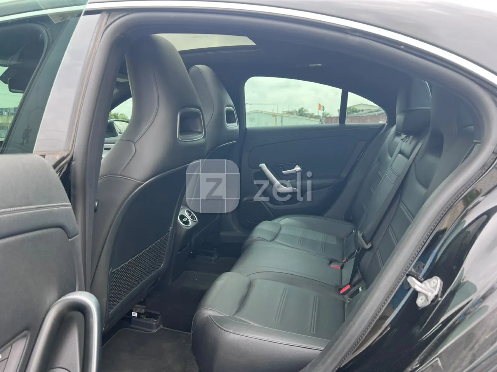 Mercedes C250 2020 — photo 12
