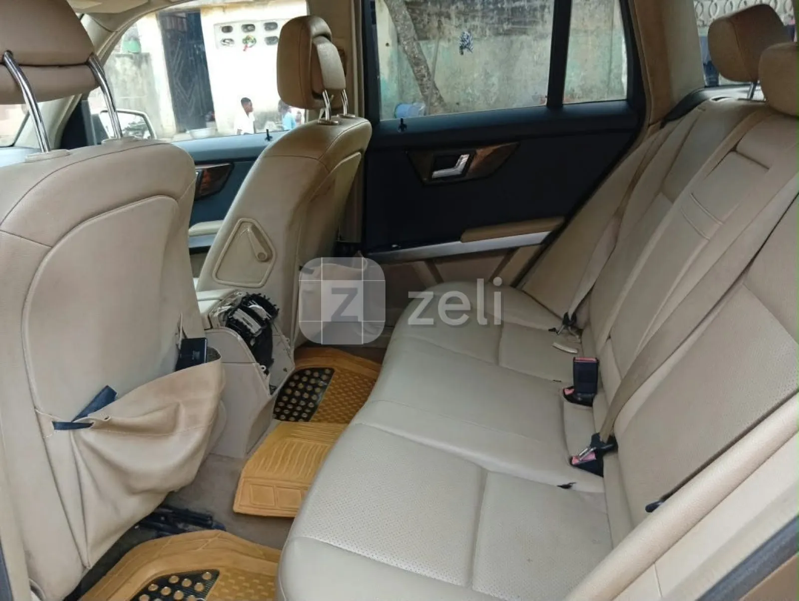 Mercedes GLB 2012 — photo 4