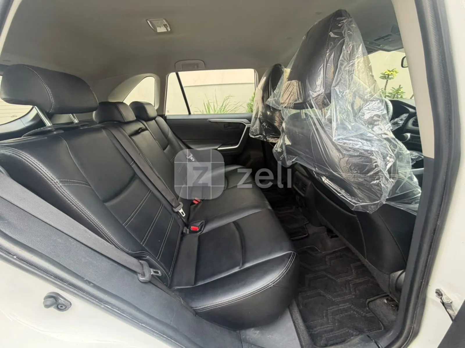 Toyota RAV4 2023 — photo 4