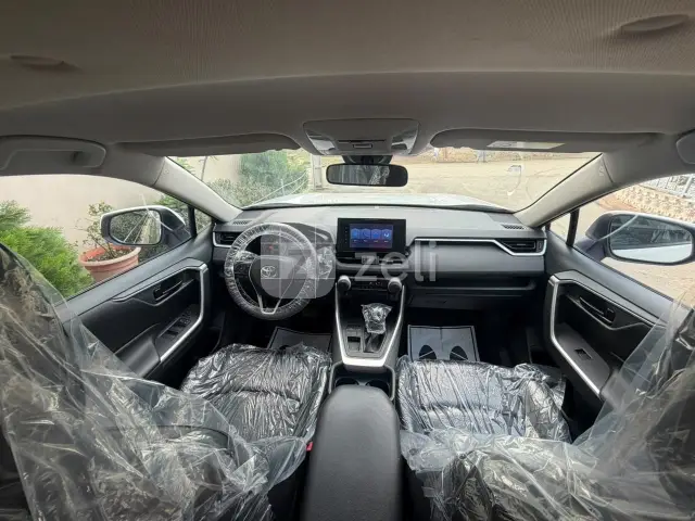 Toyota RAV4 2023 — photo 3