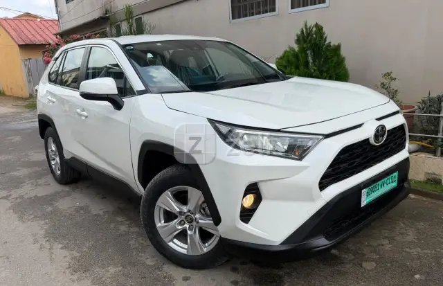 Toyota RAV4 2023 — photo 2