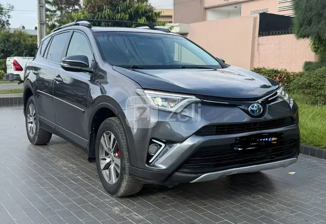 Toyota RAV4 2016 — photo 2