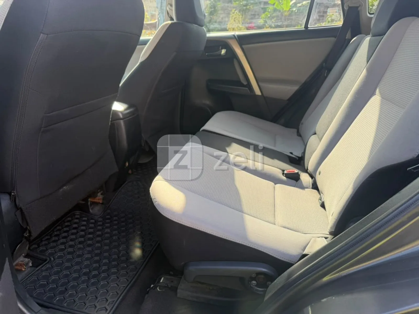 Toyota RAV4 2016 — photo 4