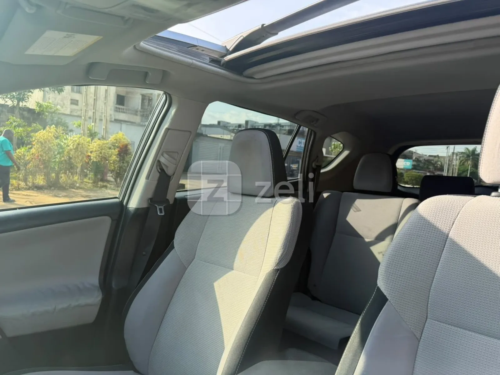 Toyota RAV4 2016 — photo 9