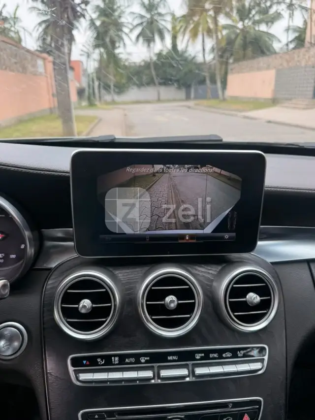 Mercedes C300 2015 — photo 13