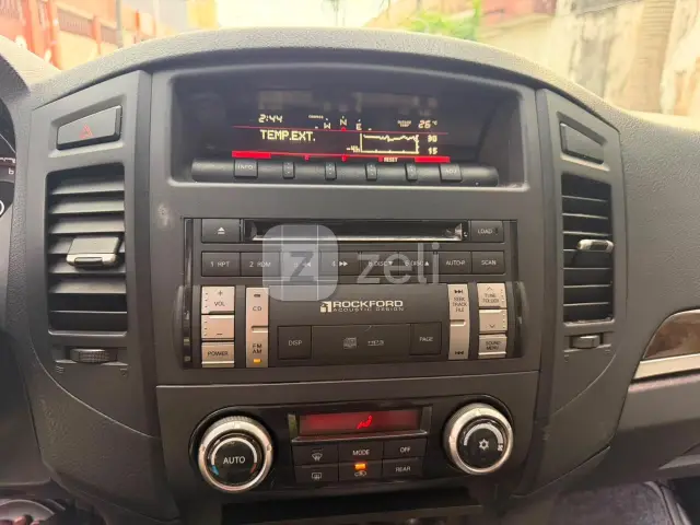 Mitsubishi Pajero 2015 — photo 10