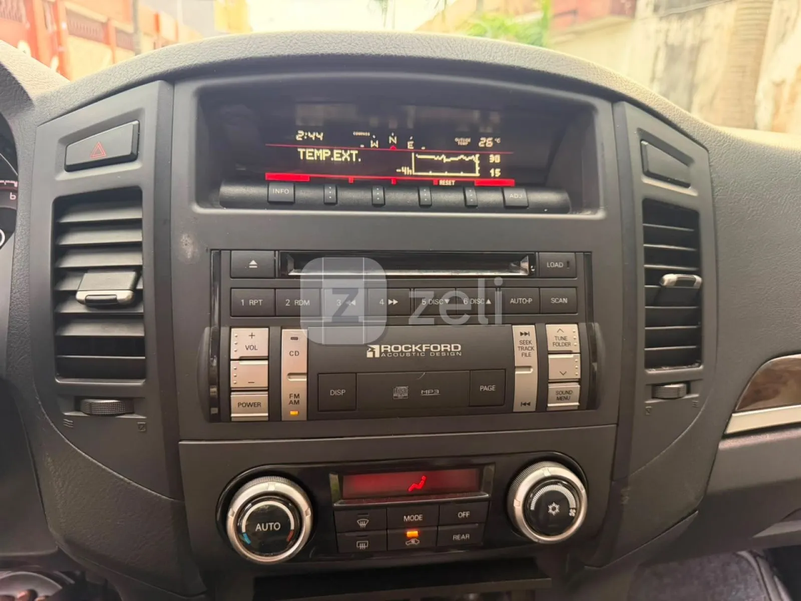 Mitsubishi Pajero 2015 — photo 10