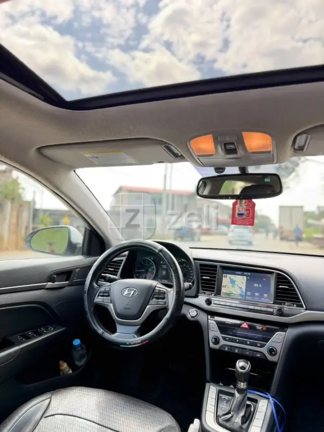 Hyundai Elantra 2018 — photo 4