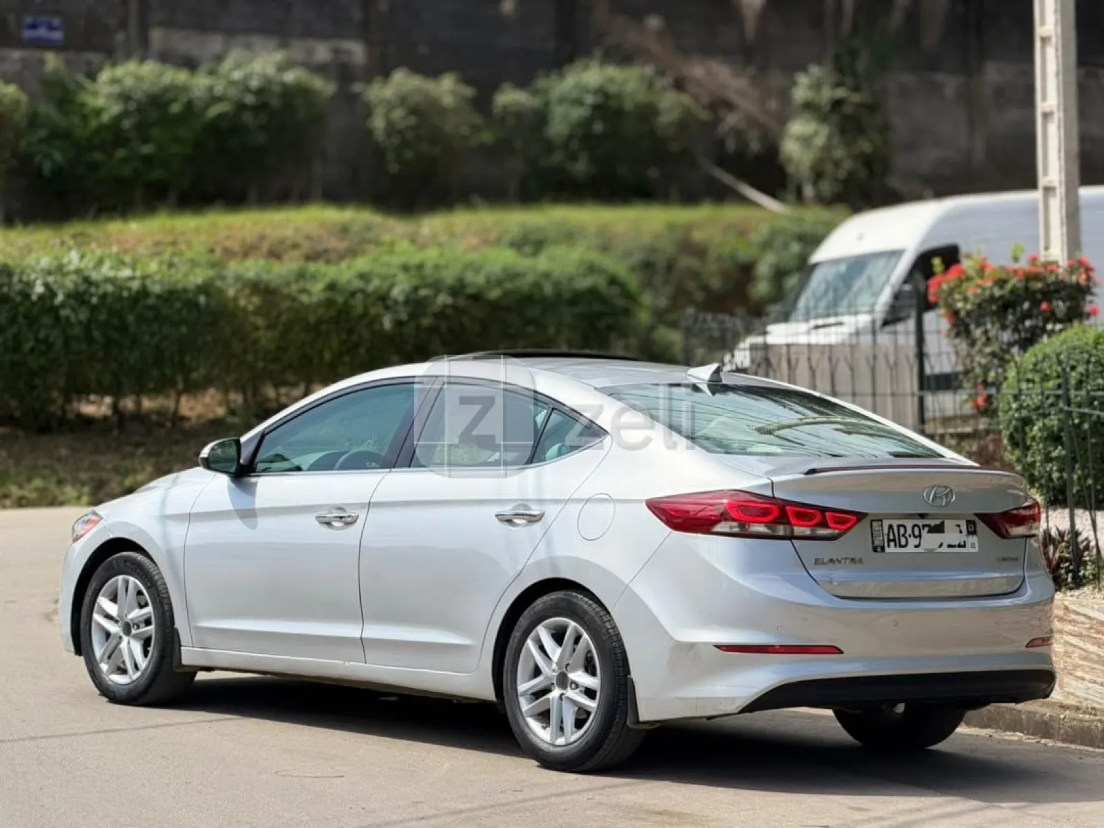 Hyundai Elantra 2018 — photo 3