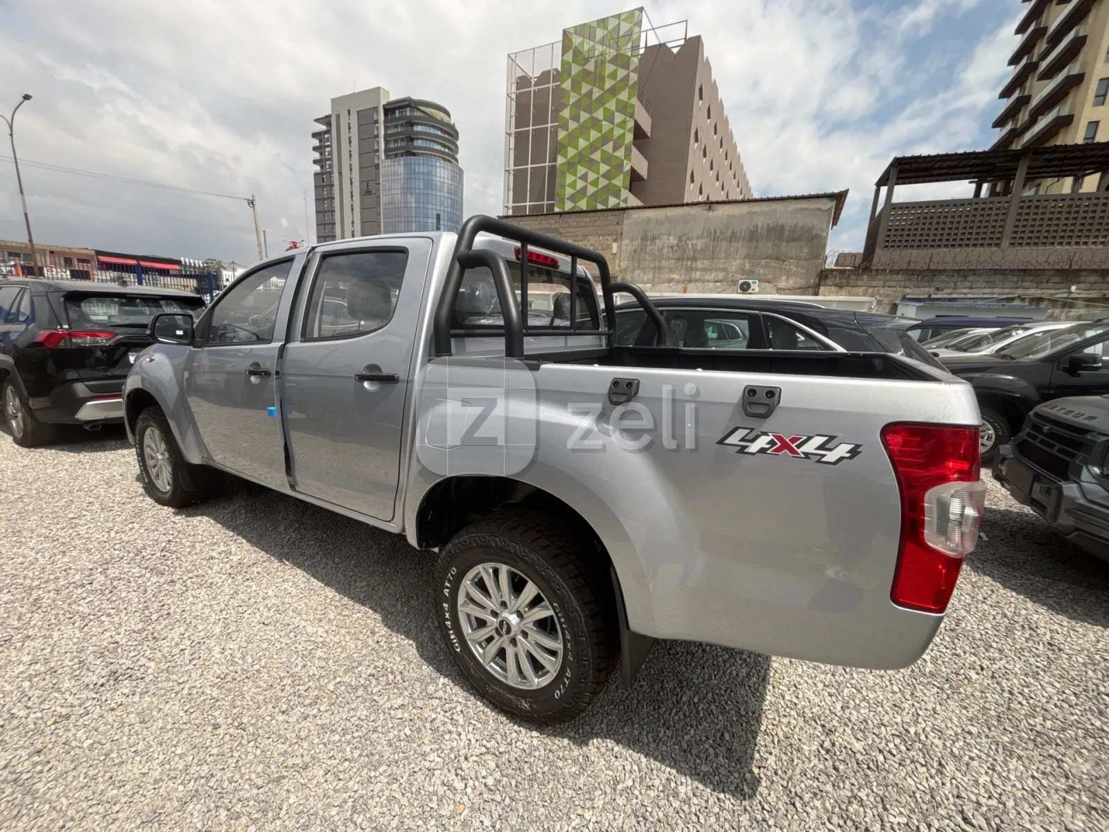 Isuzu RE-MAX 2025 — photo 4