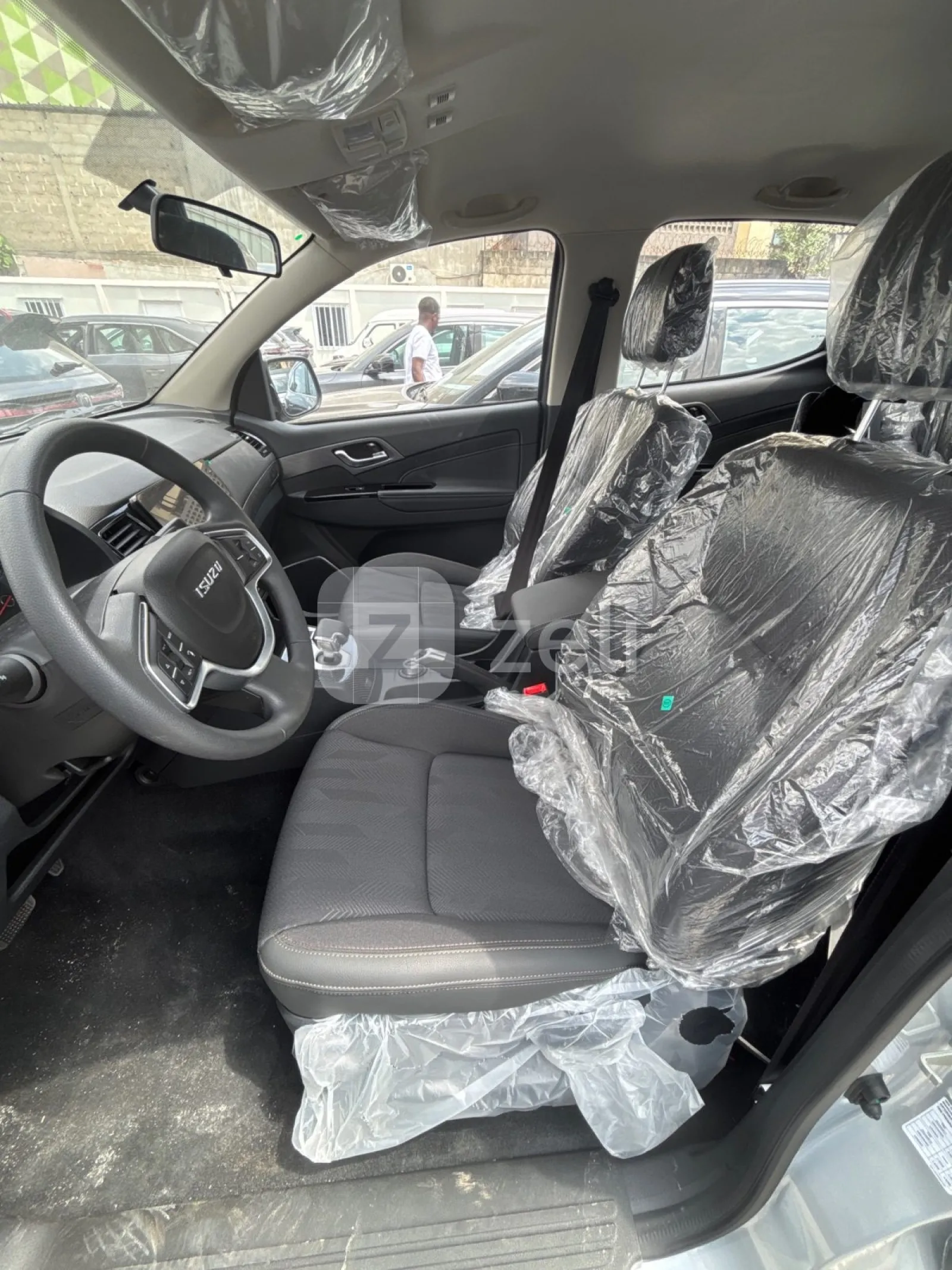 Isuzu RE-MAX 2025 — photo 6
