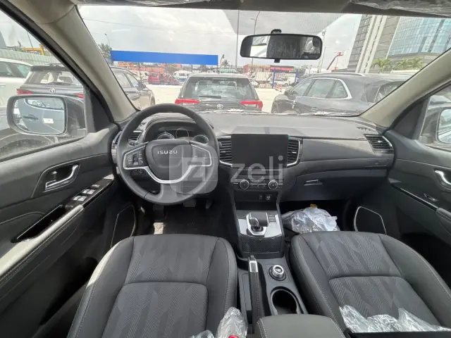 Isuzu RE-MAX 2025 — photo 8