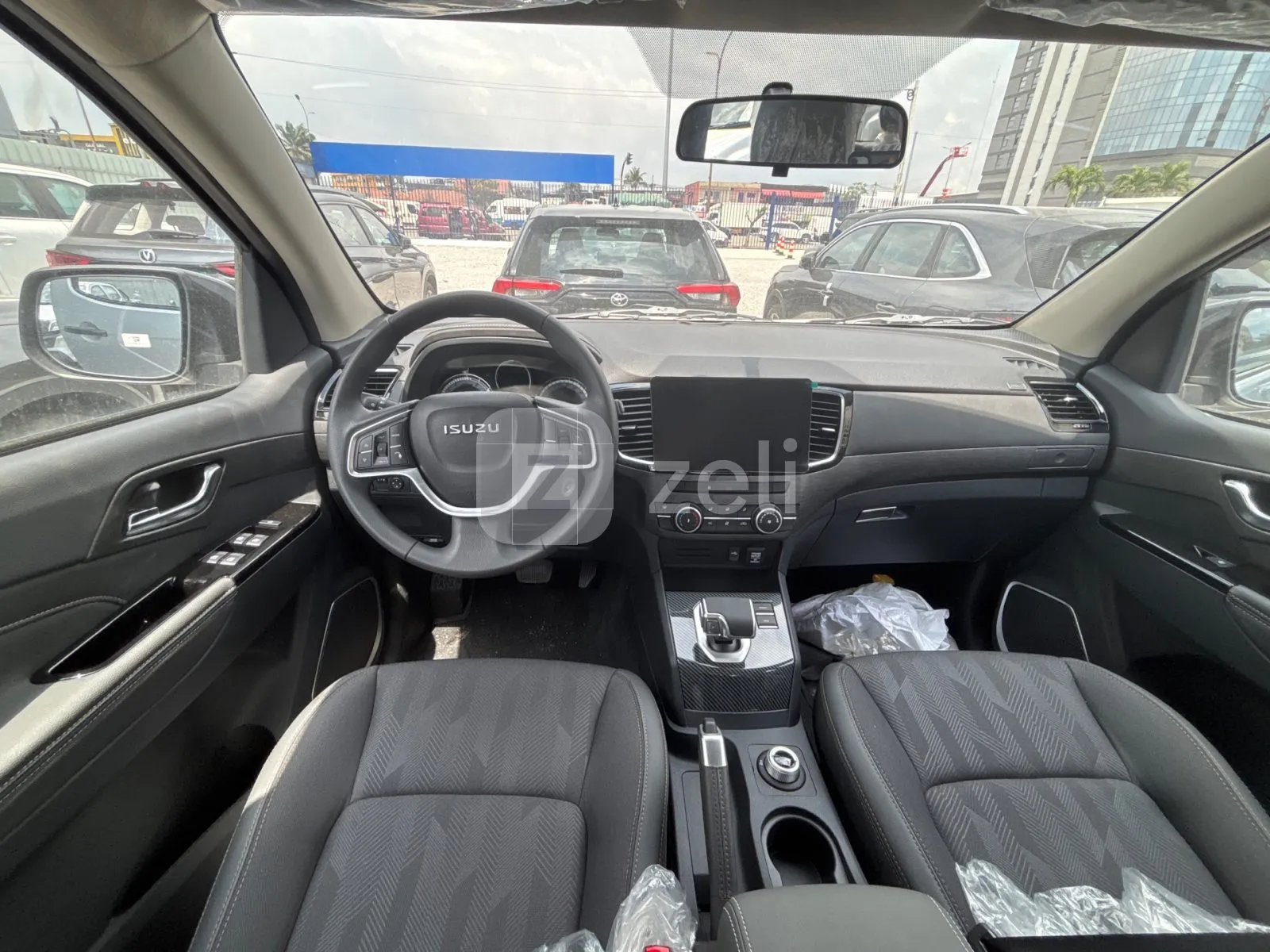 Isuzu RE-MAX 2025 — photo 8