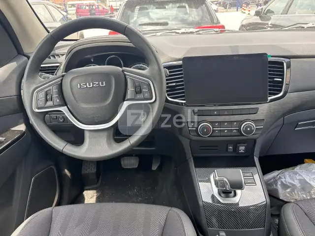 Isuzu RE-MAX 2025 — photo 9