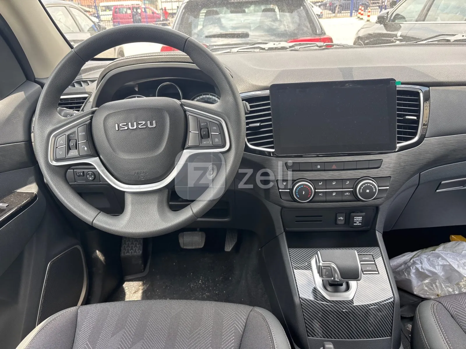 Isuzu RE-MAX 2025 — photo 9