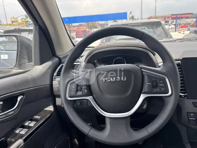 Isuzu RE-MAX 2025 — photo 12