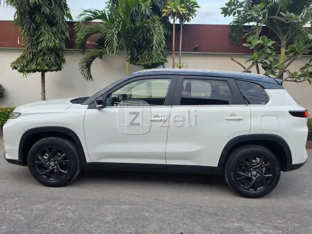 Toyota Urban Cruiser 2023 — photo 3