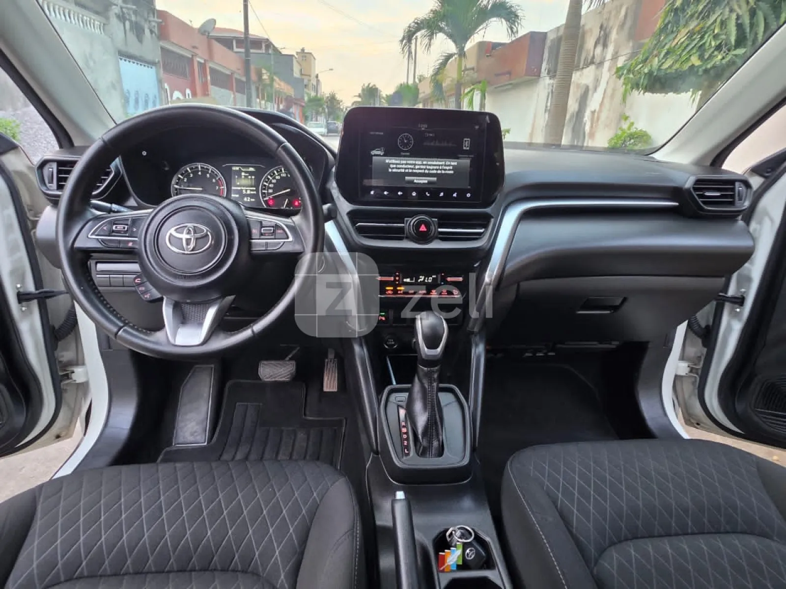 Toyota Urban Cruiser 2023 — photo 9