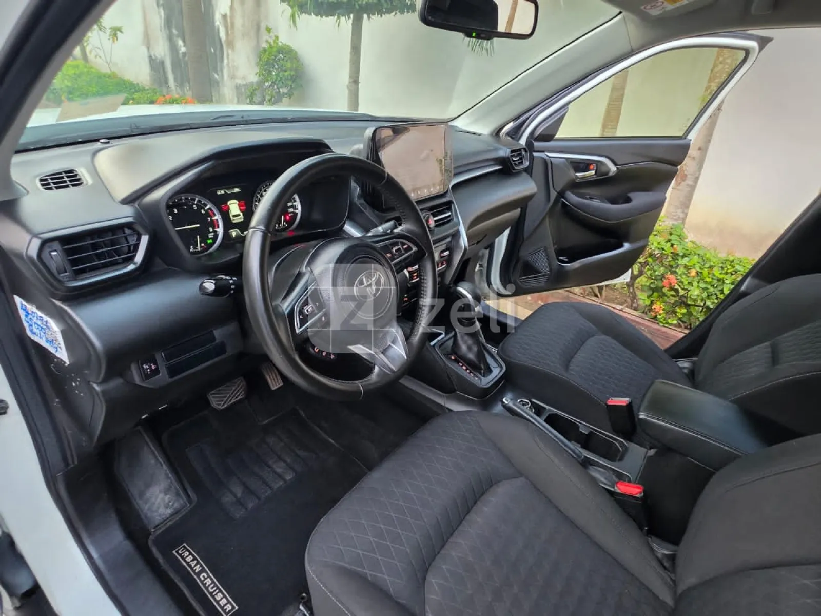 Toyota Urban Cruiser 2023 — photo 10