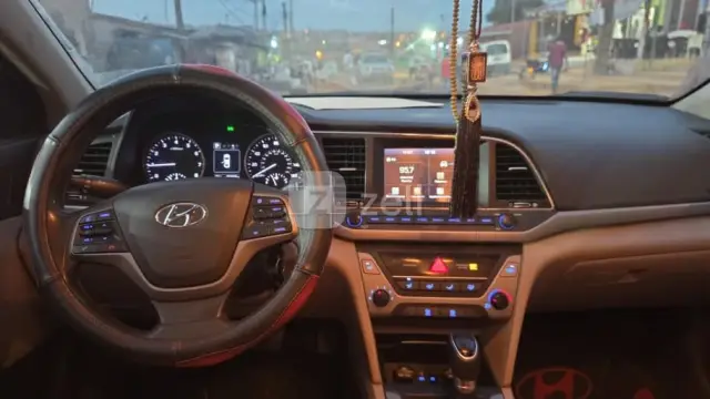 Hyundai Elantra 2018 — photo 8
