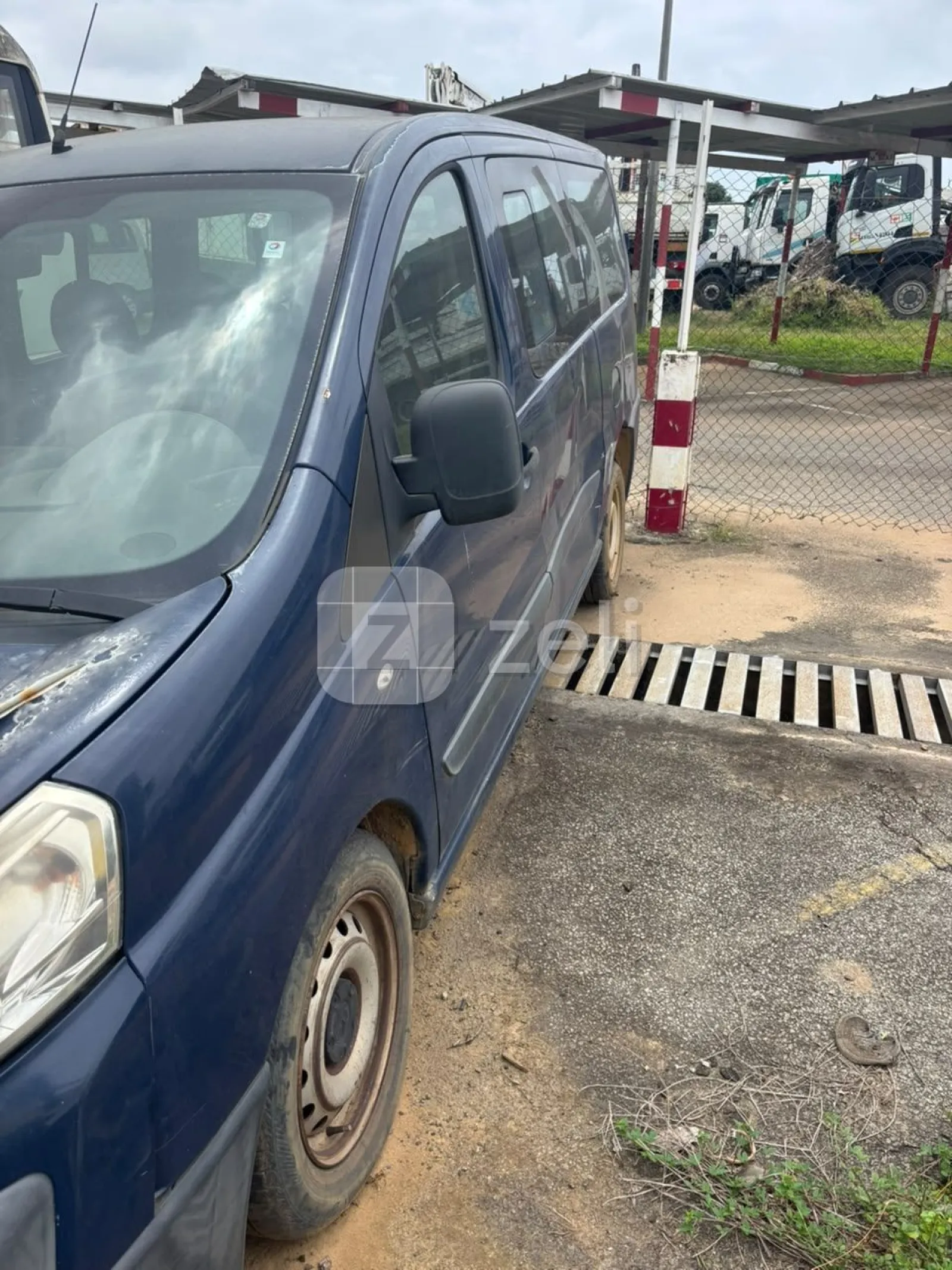 Peugeot Expert 2012 — photo 1