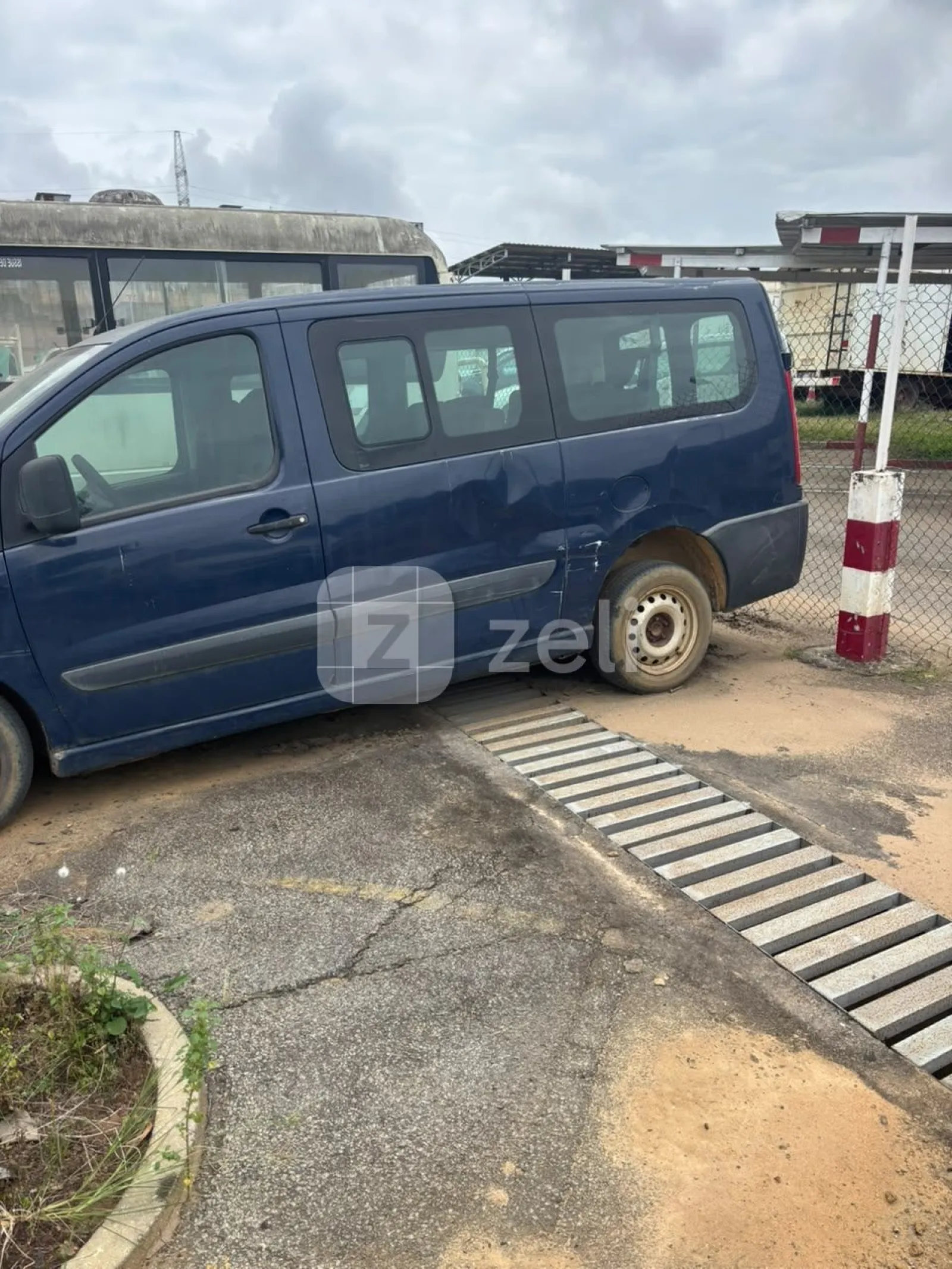 Peugeot Expert 2012 — photo 2