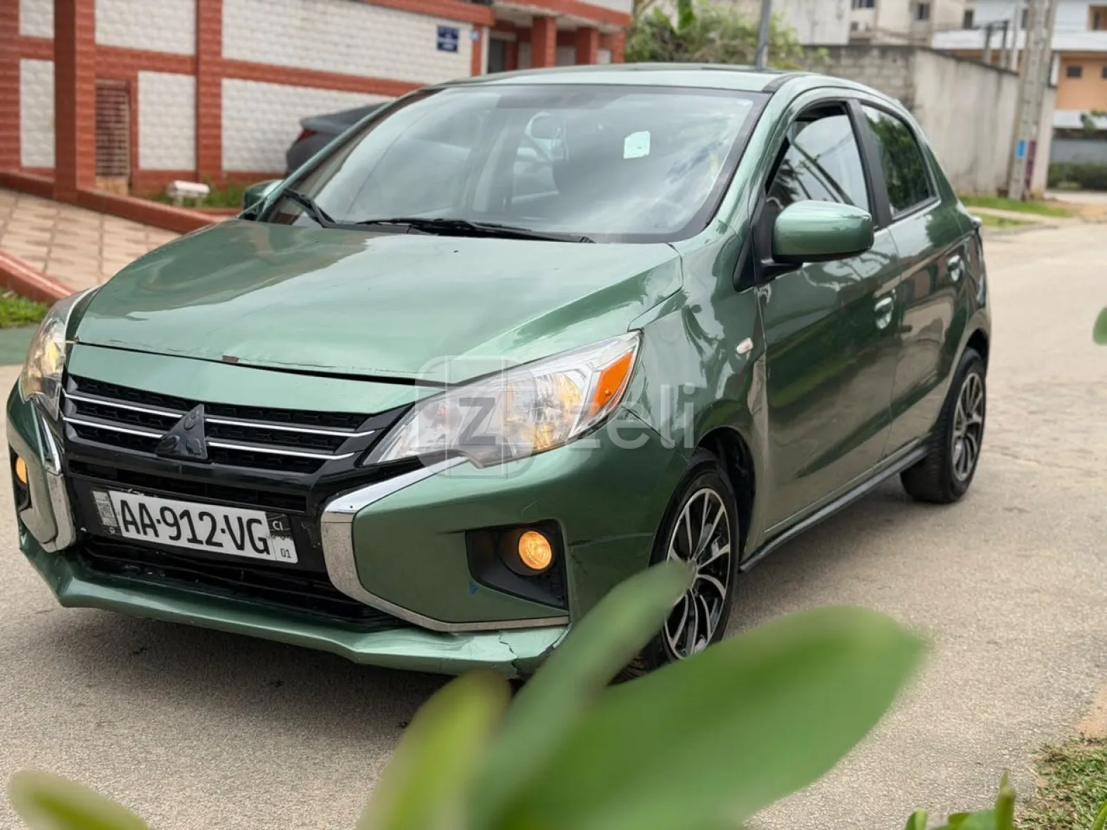 Mitsubishi Mirage 2023 — photo 2