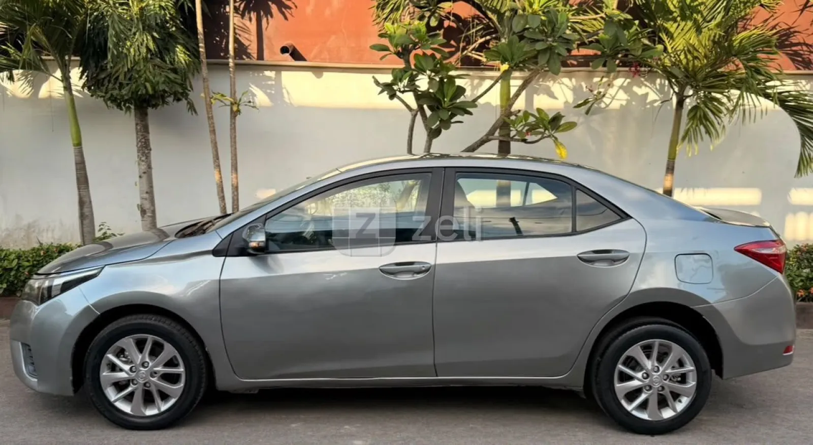 Toyota Corolla 2015 — photo 2