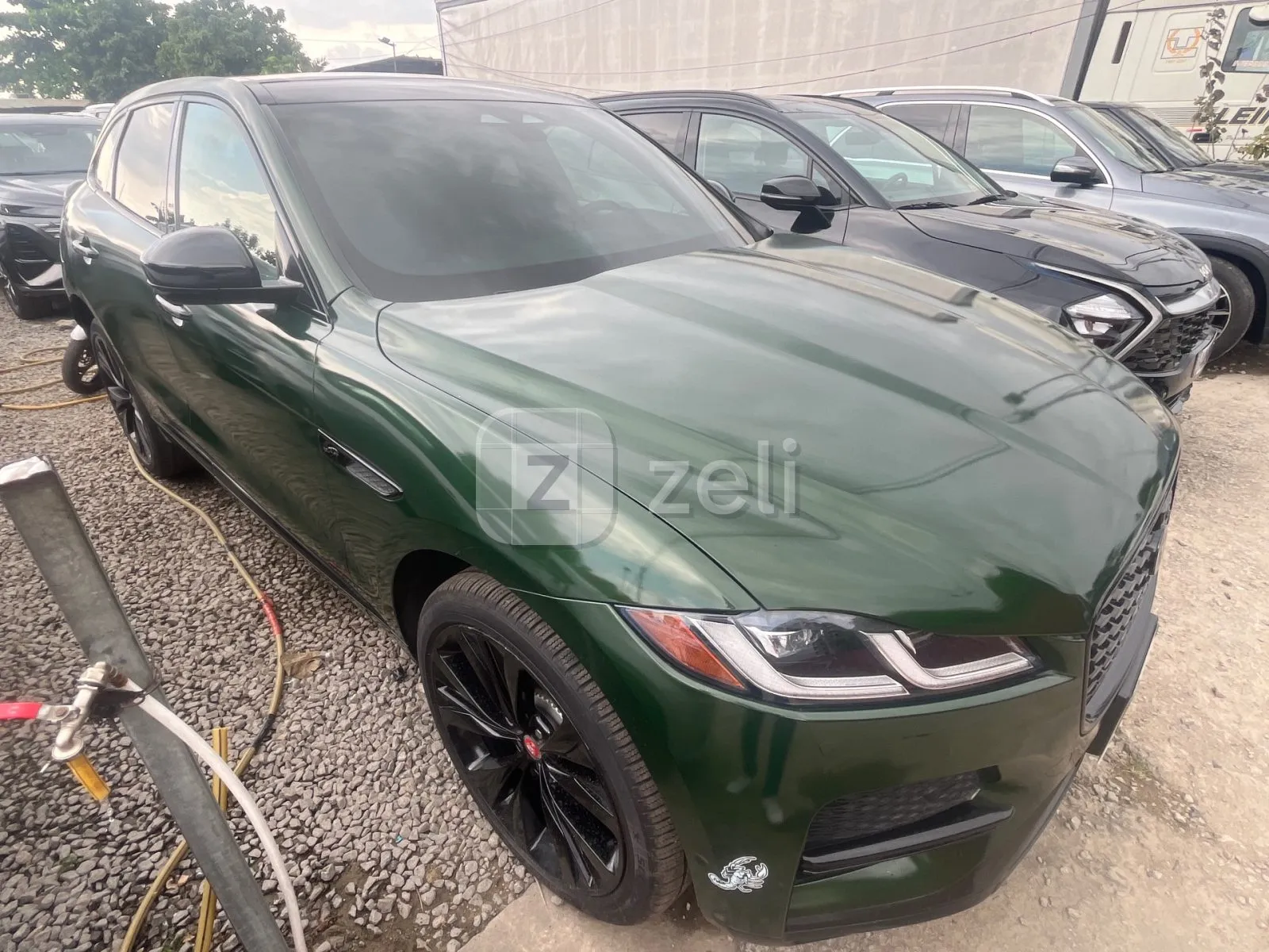 Jaguar F-PACE 2022 — photo 2