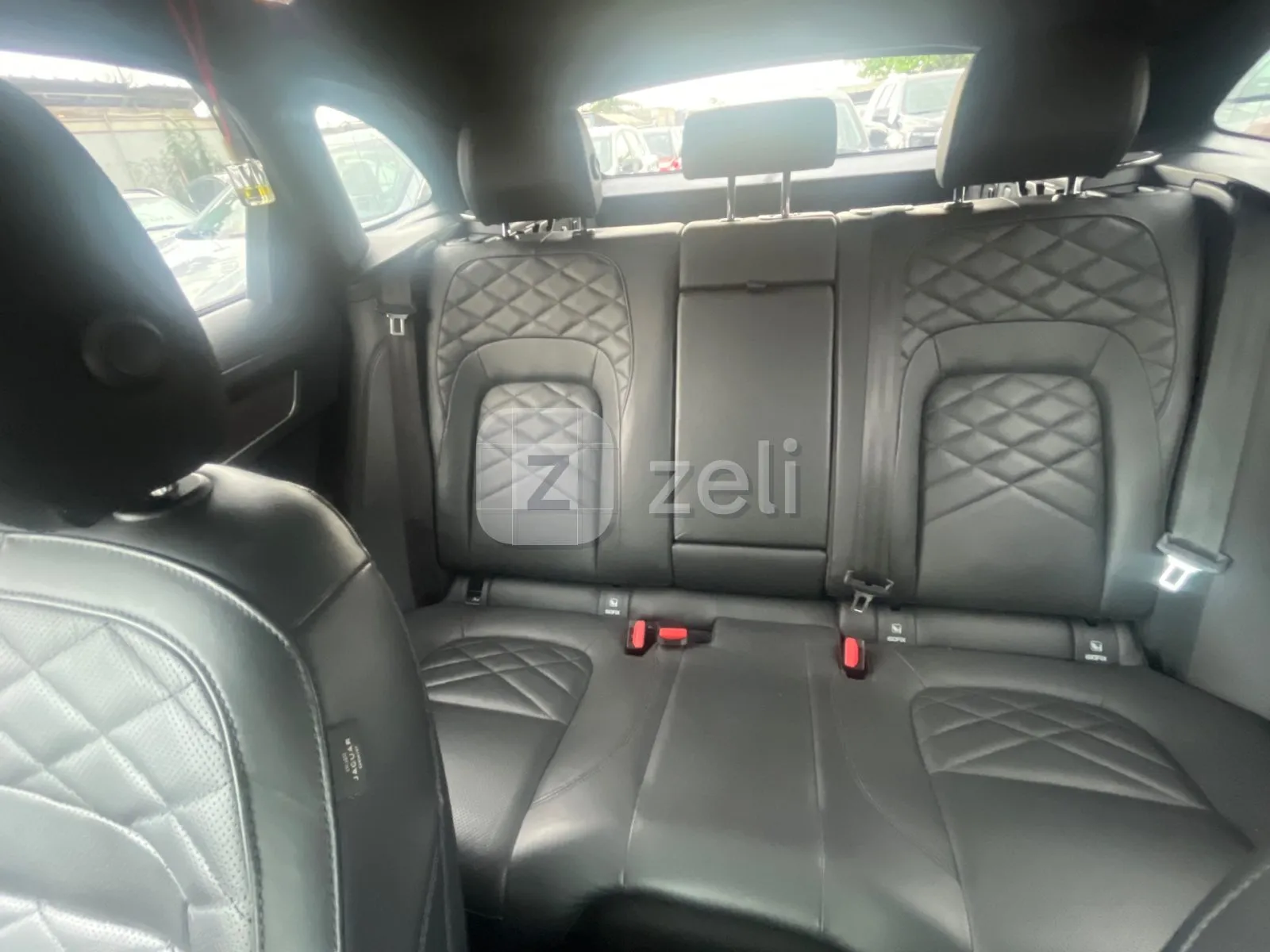 Jaguar F-PACE 2022 — photo 9