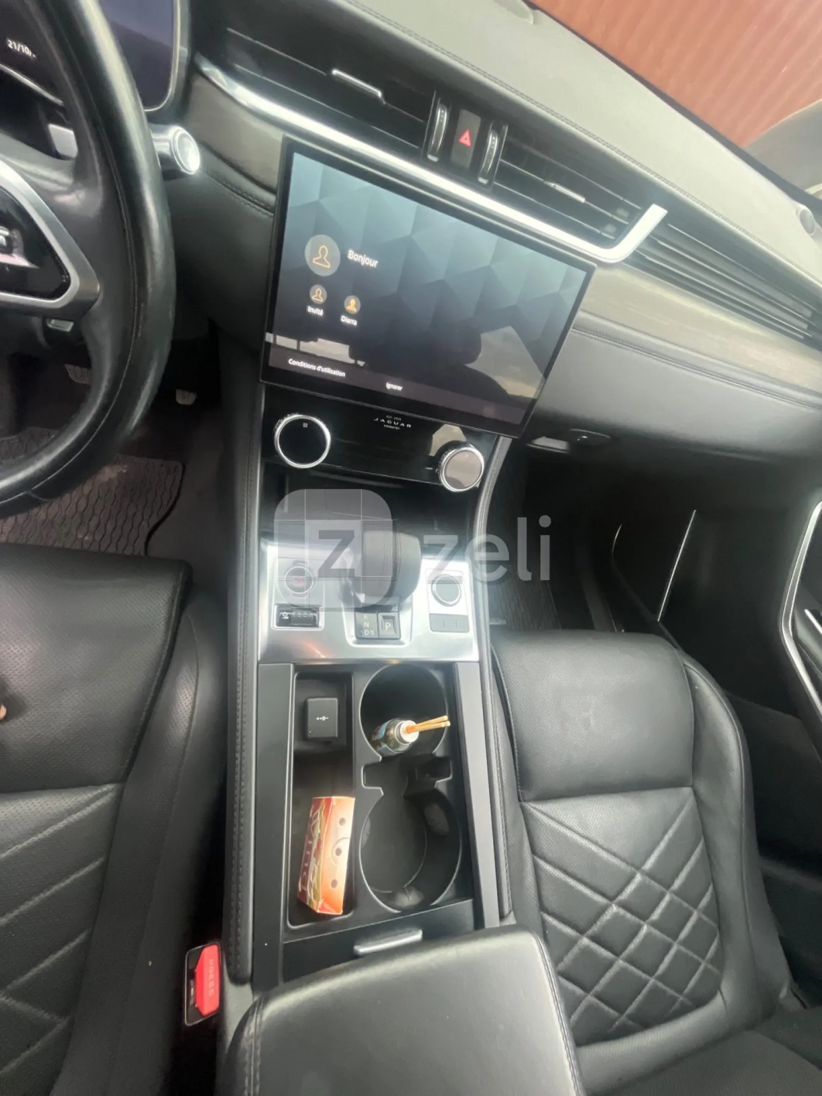 Jaguar F-PACE 2022 — photo 13