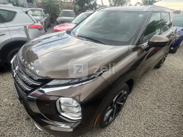 Mitsubishi Outlander 2023 — photo 2