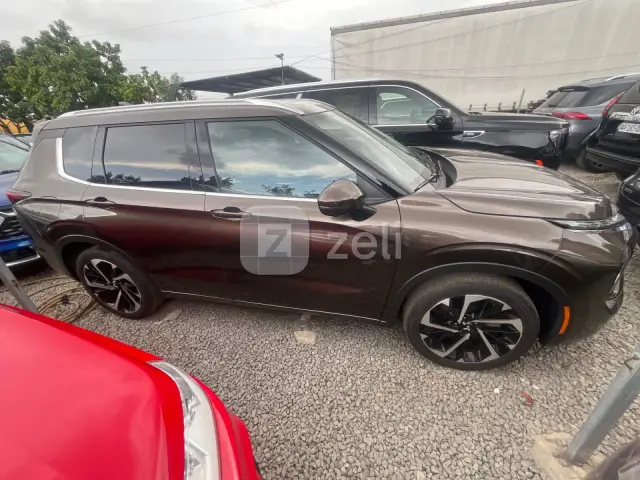 Mitsubishi Outlander 2023 — photo 4