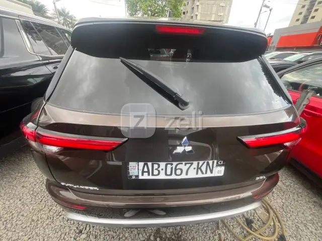 Mitsubishi Outlander 2023 — photo 6