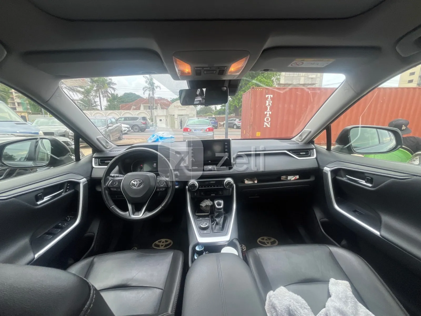 Toyota RAV4 2022 — photo 11