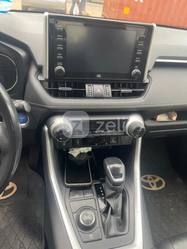 Toyota RAV4 2022 — photo 13