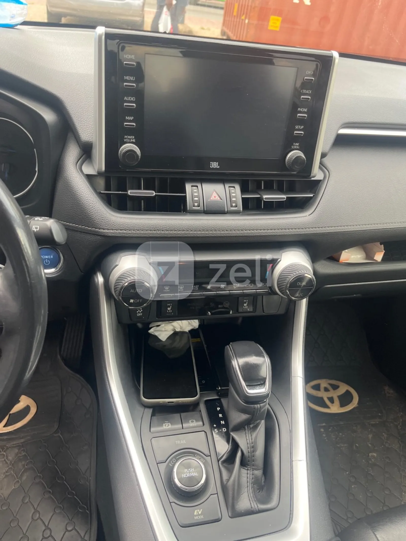 Toyota RAV4 2022 — photo 13