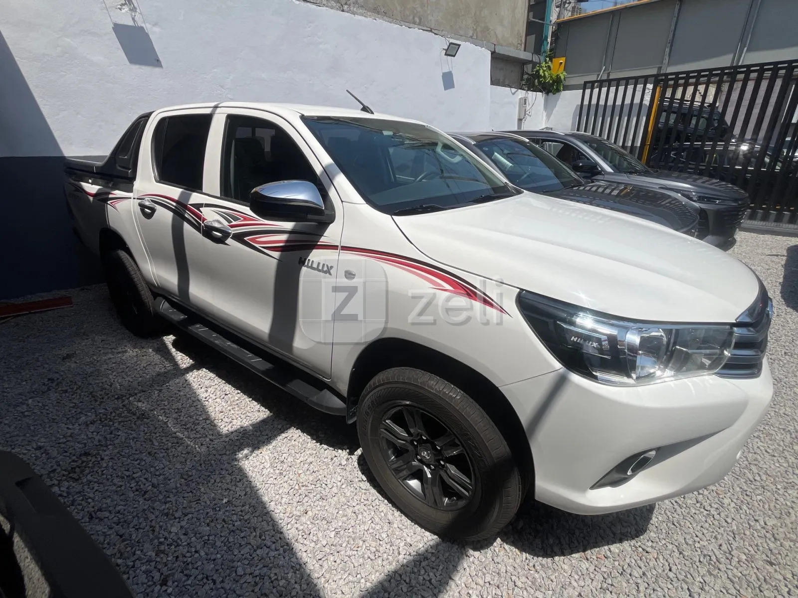 Toyota Hilux 2026 — photo 2