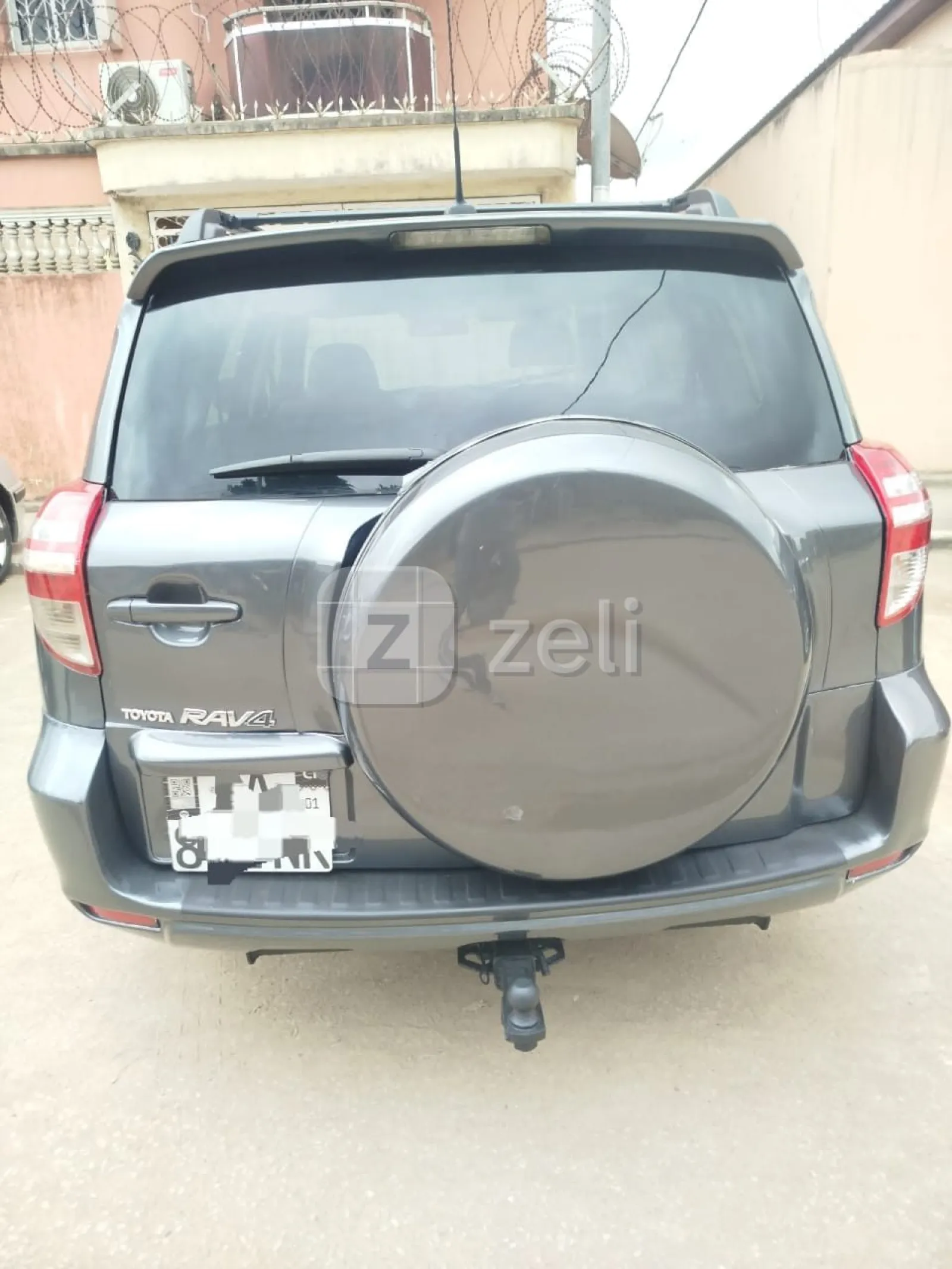 Toyota RAV4 2010 — photo 4