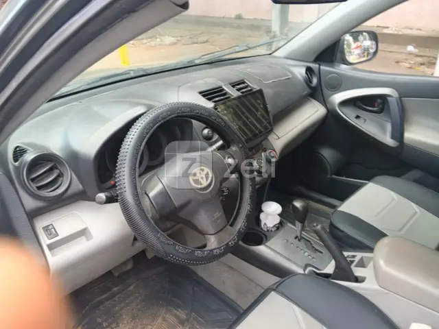 Toyota RAV4 2010 — photo 7