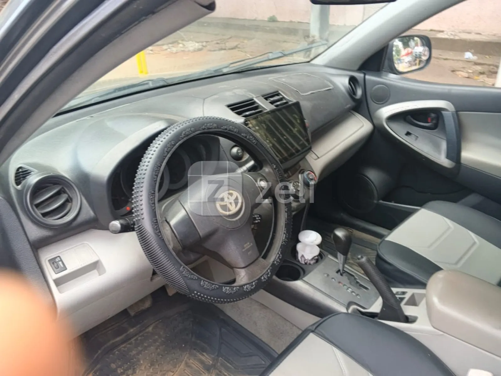 Toyota RAV4 2010 — photo 7