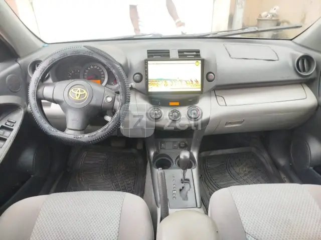 Toyota RAV4 2010 — photo 8