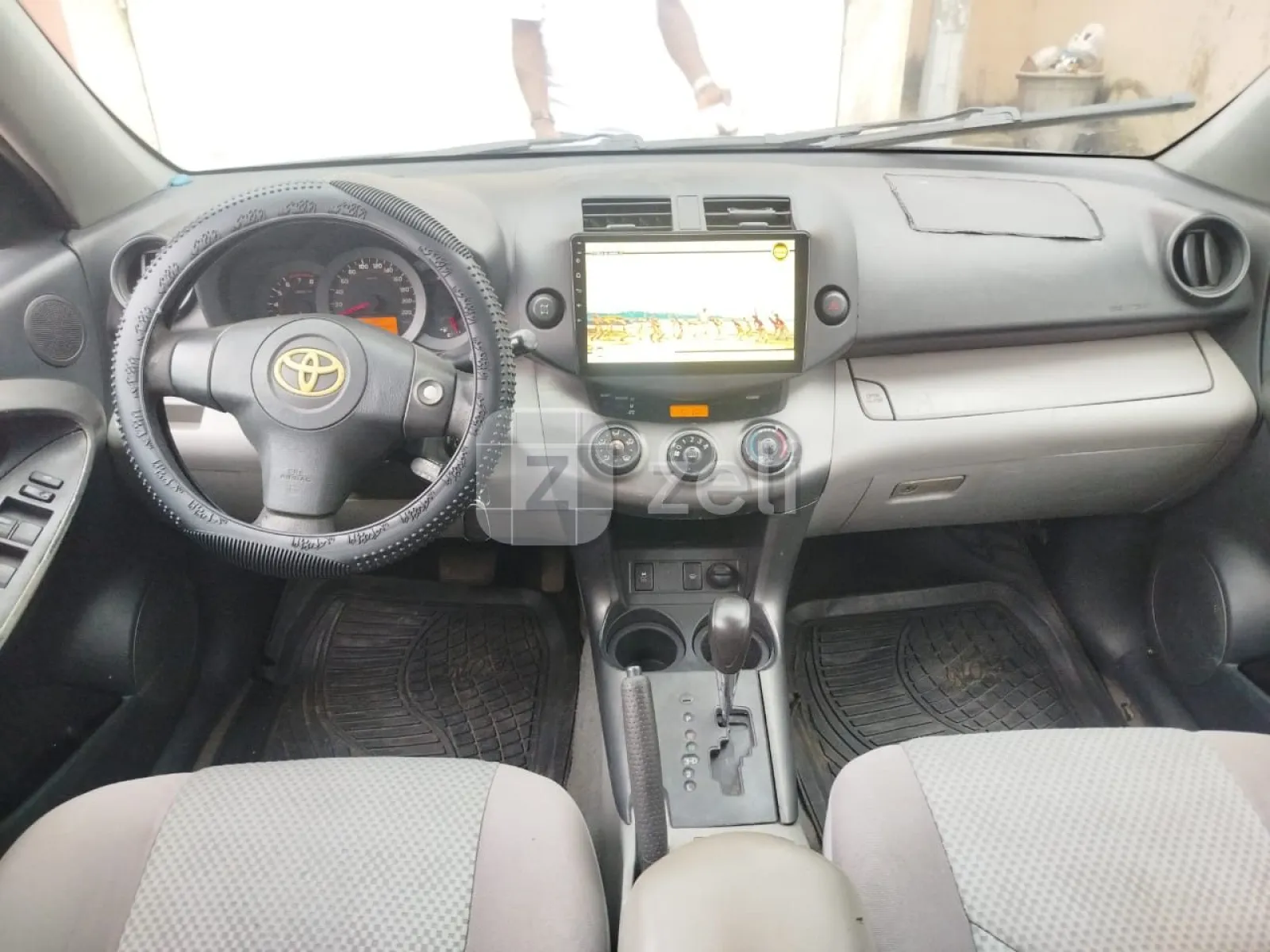 Toyota RAV4 2010 — photo 8