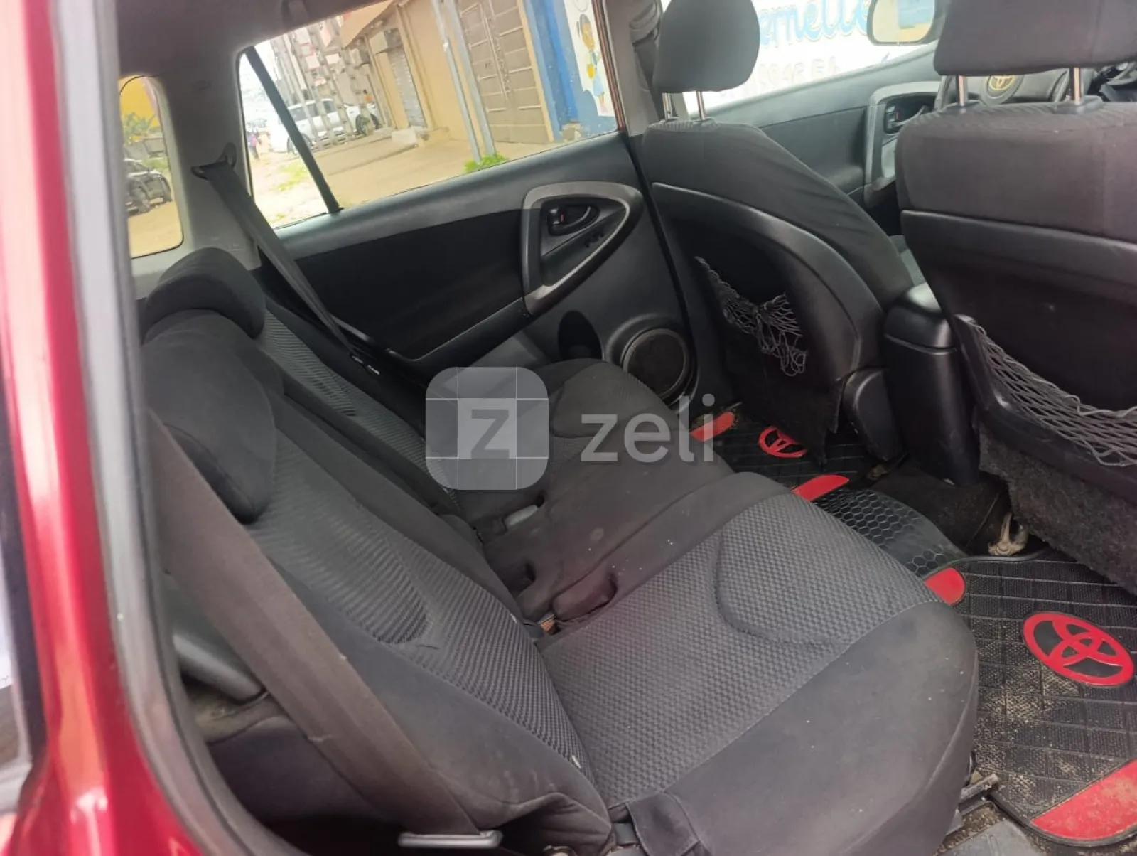 Toyota RAV4 2010 — photo 8