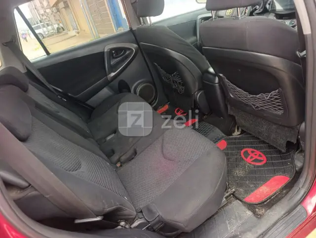 Toyota RAV4 2010 — photo 9