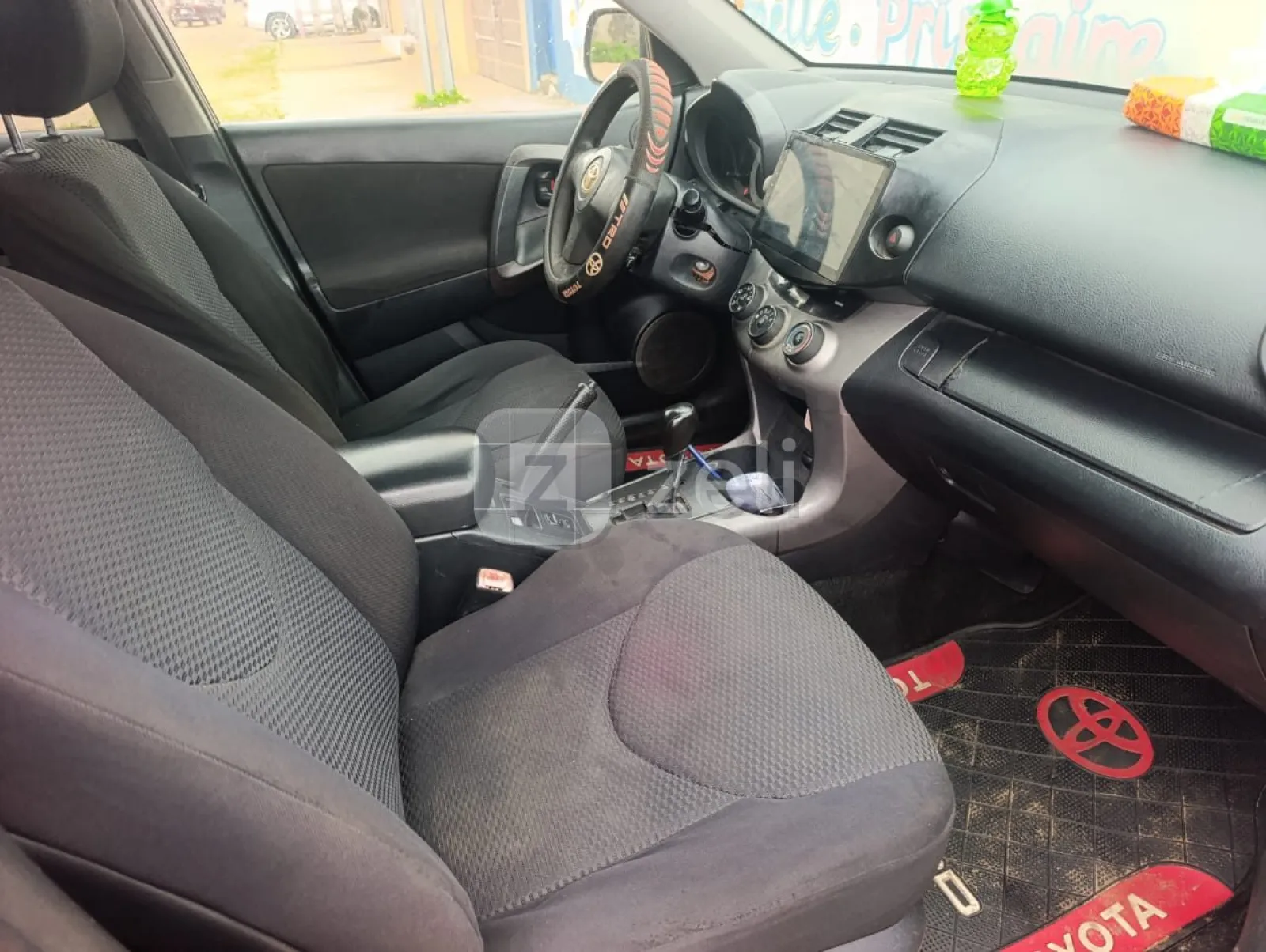Toyota RAV4 2010 — photo 11