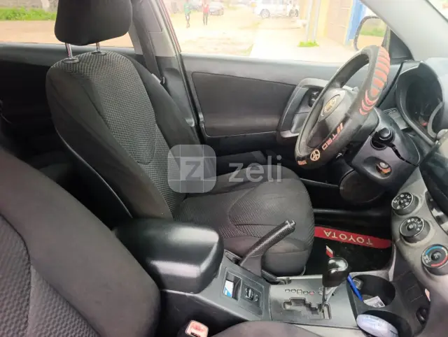 Toyota RAV4 2010 — photo 12